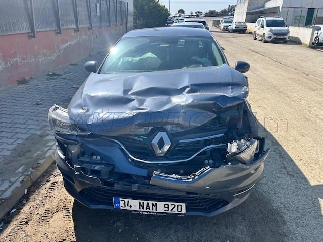 RENAULT MEGANE 1.3 TCE TOUCH 140