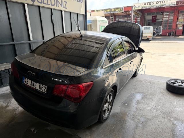 CHEVROLET CRUZE SEDAN 1.6