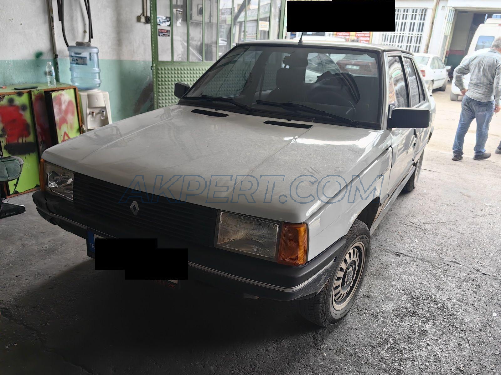 RENAULT 9 BROADWAY